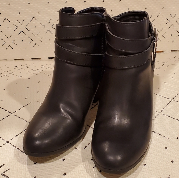 Material Girl Lexia Block Heel Booties, 10 - Picture 4 of 8